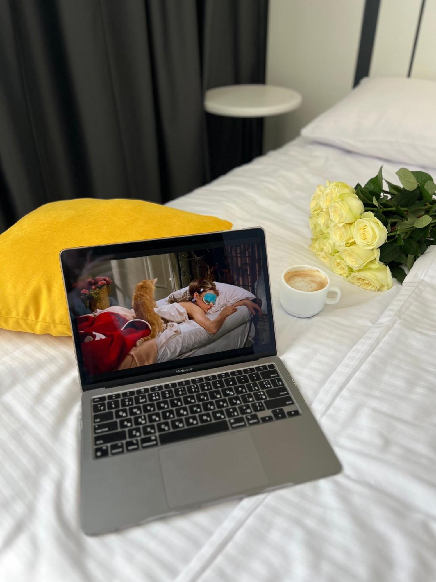 Sunday Hotel Одеса Екстериор снимка